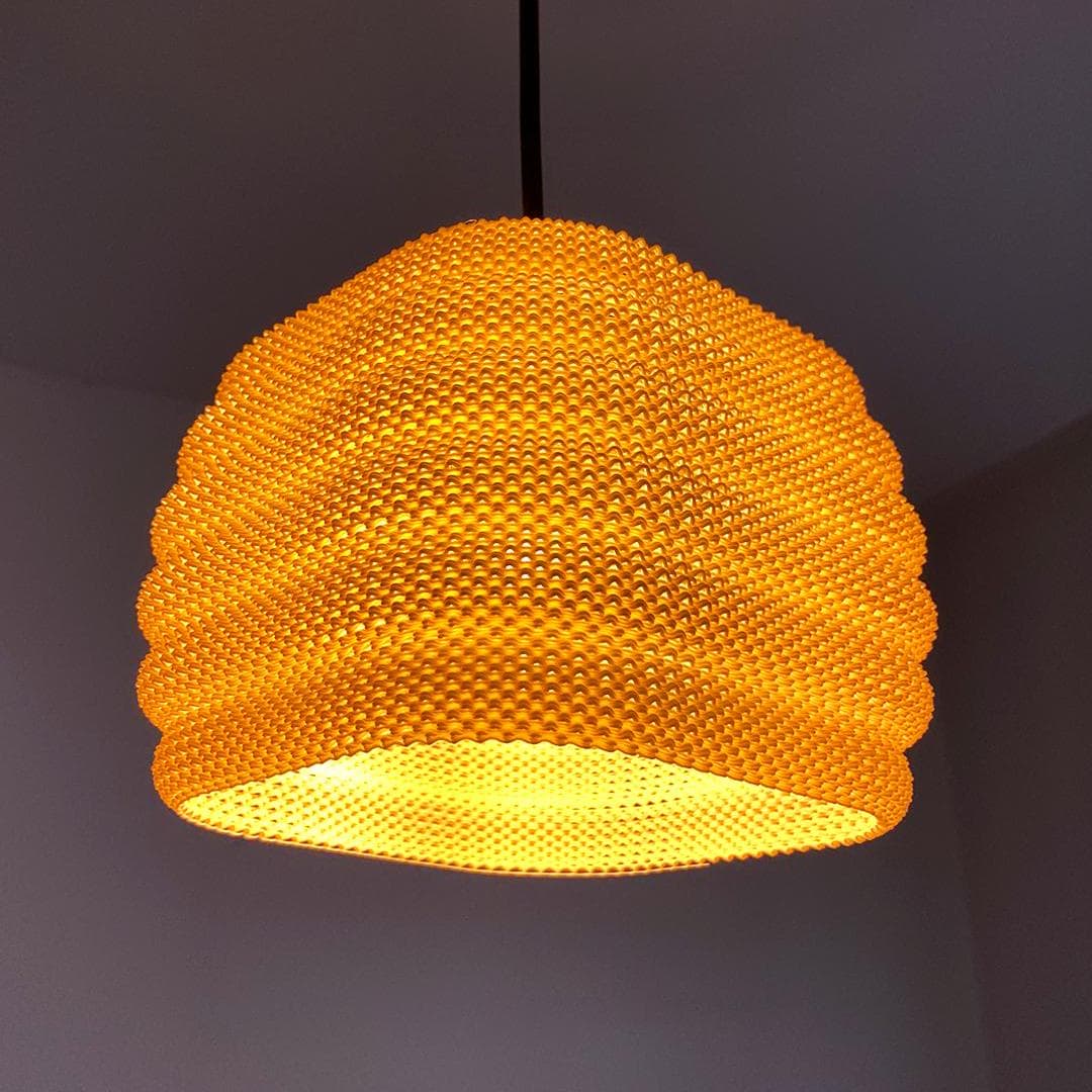 Square Daira Woven Texture Lampshade – A Masterpiece of Geometric Elegance and Warm Light Diffusion.