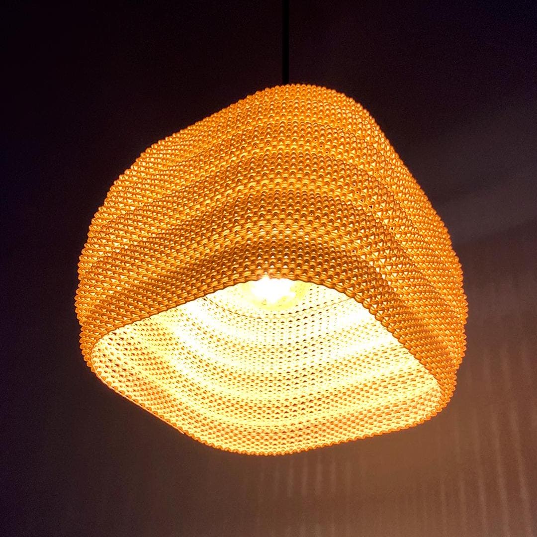 Square Daira Woven Texture Lampshade – A Masterpiece of Geometric Elegance and Warm Light Diffusion.