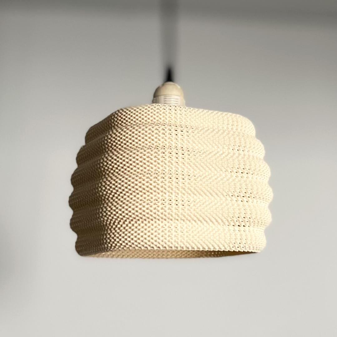 Square Daira Woven Texture Lampshade – A Masterpiece of Geometric Elegance and Warm Light Diffusion.